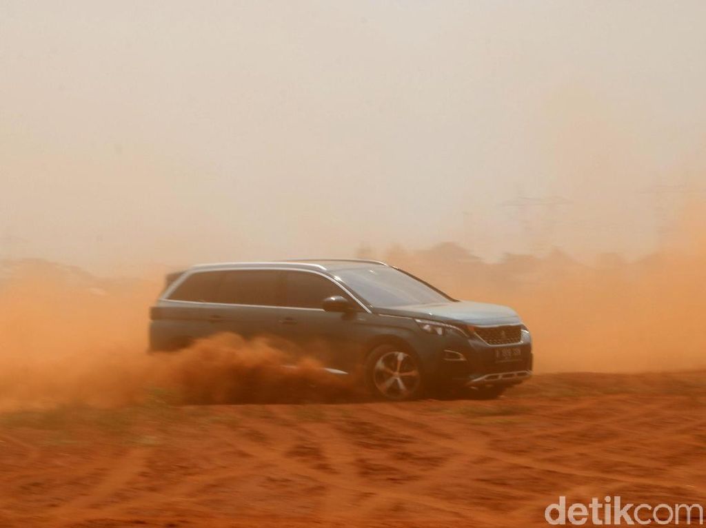 Berdebu Ria dengan Peugeot 5008 GT Line
